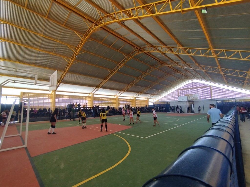 Escola Papa Paulo VI realiza amistoso preparatório para Jogos Interclasses no Giásio Lalitão