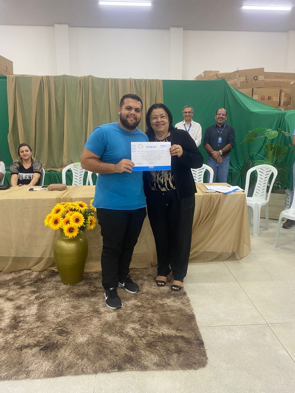 Prefeitura de Nova Floresta realiza entrega de Certificados de Conclusão de Curso Profissionalizante de Assistente Administrativo pelo SENAI