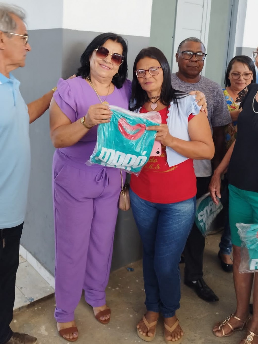 Prefeitura de Nova Floresta realiza Forró dos Idosos especial de Dia dos Pais e entrega fardamentos
