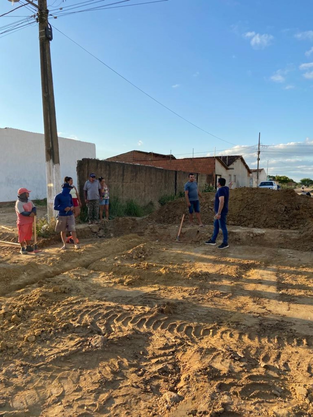Prefeito Jarson acompanha terraplanagem da pavimentação da rua Manoel Ferreira de Lima