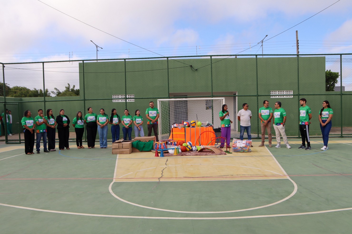 Secretaria de Educação entrega novos materiais esportivos para escolas municipais