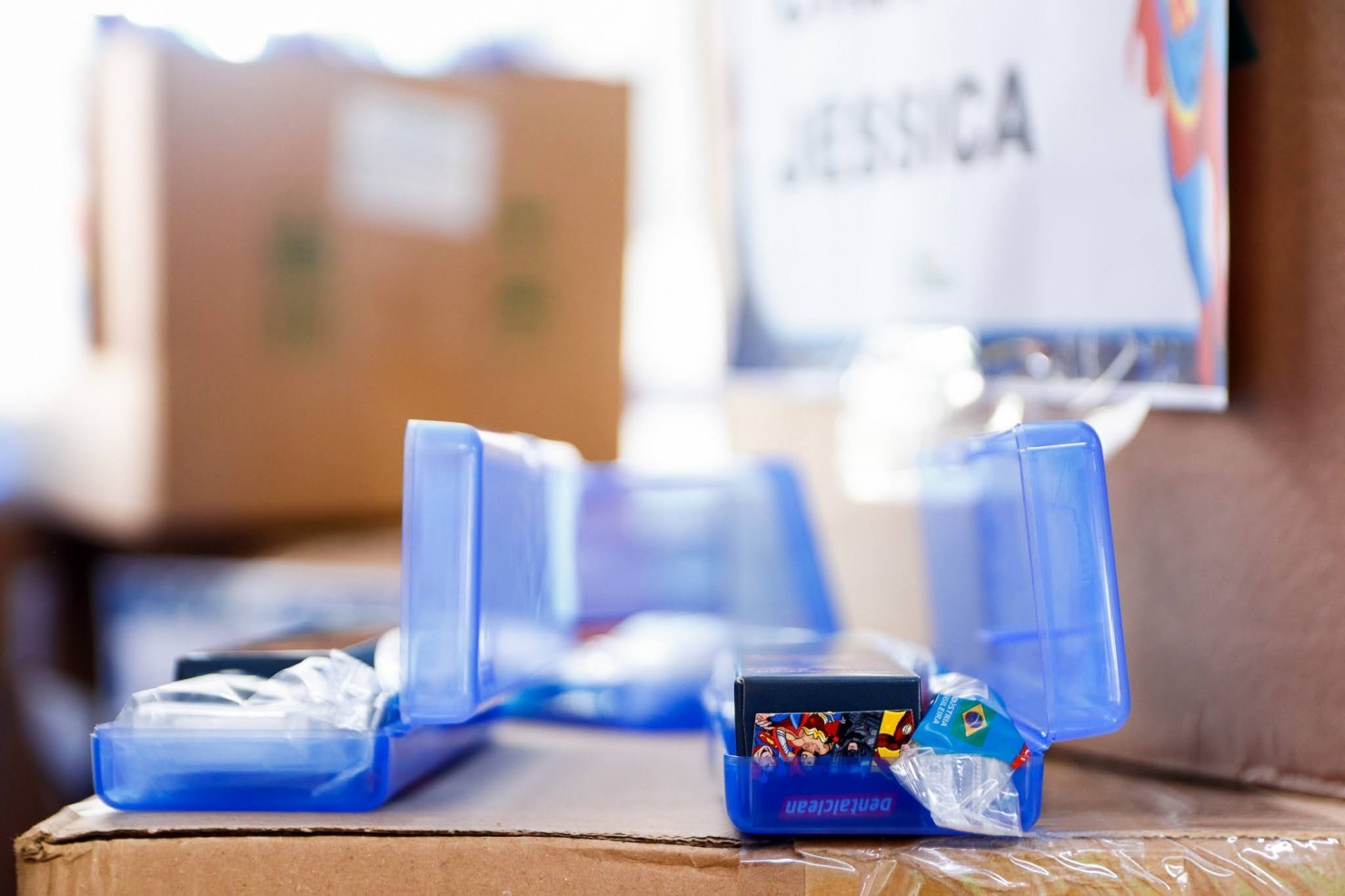 Secretaria de Educação realiza entrega de kits de higiene bucal para alunos da rede municipal