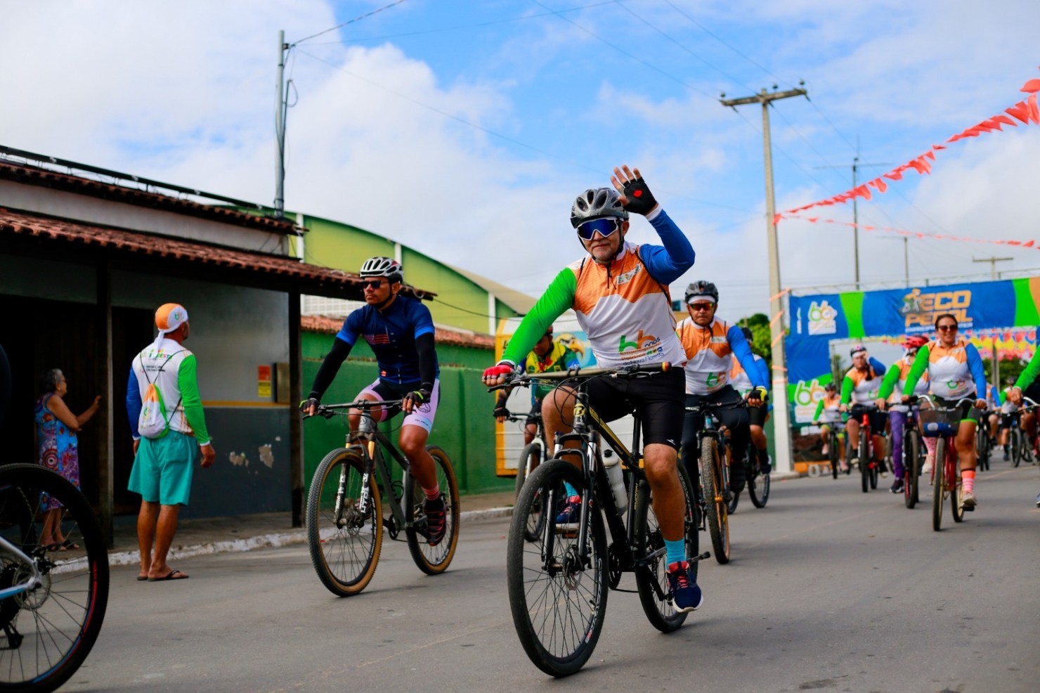 Eco Pedal reúne ciclistas de toda a região durante as festividades de 66 anos de Nova Floresta
