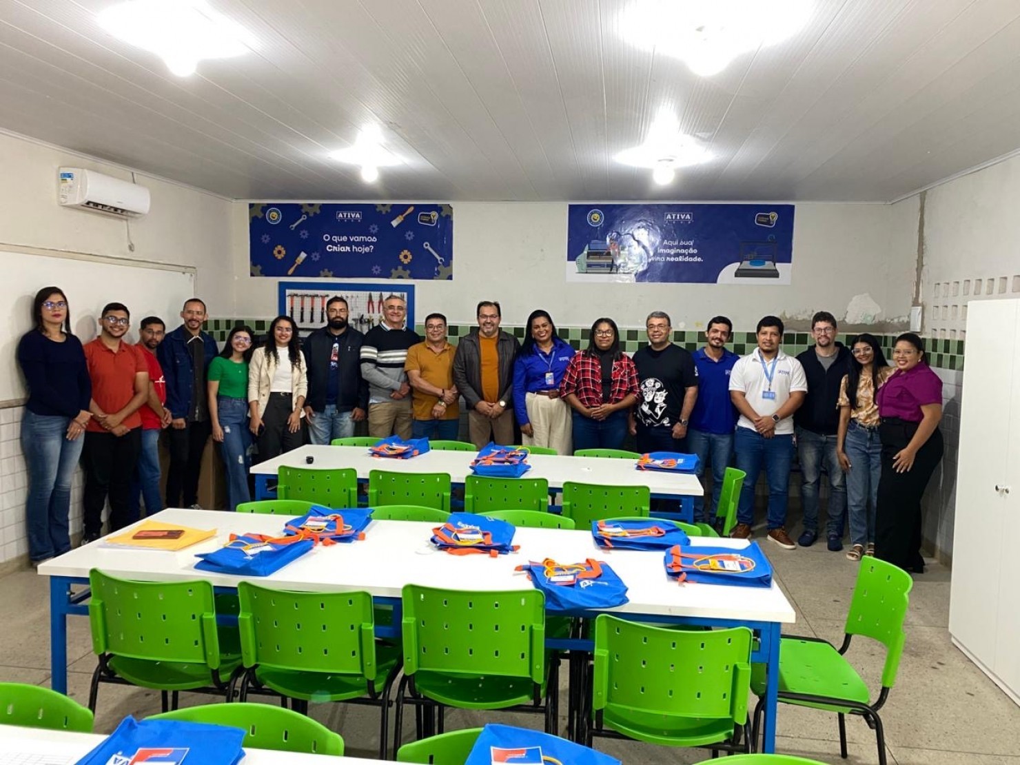 Professores participam de formação para uso da Sala Maker na Escola Papa Paulo VI