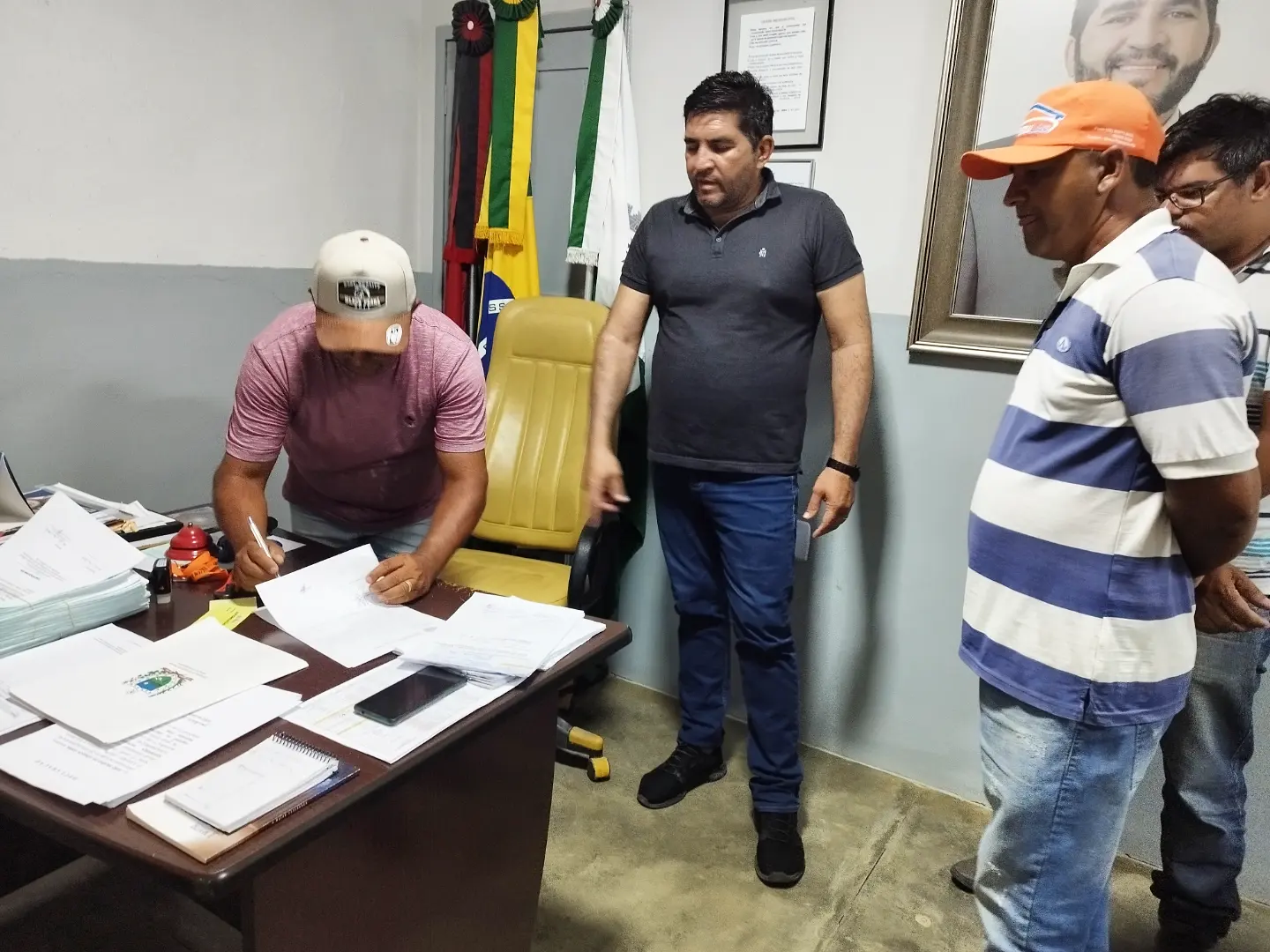 Prefeito Jarson assina ordem de serviço para retomada das obras de construção da creche do bairro Pau Brasil