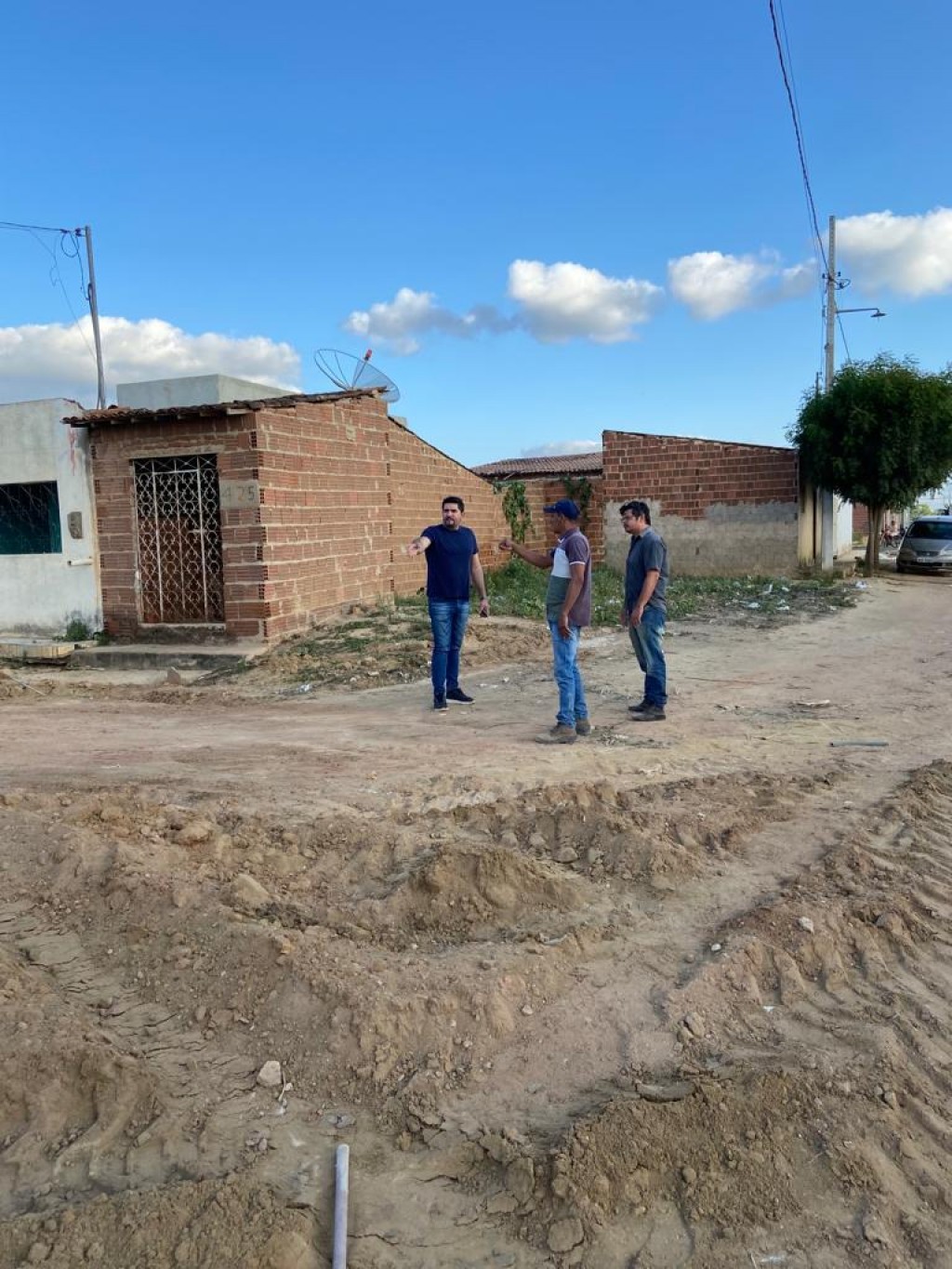 Prefeito Jarson acompanha terraplanagem da pavimentação da rua Manoel Ferreira de Lima