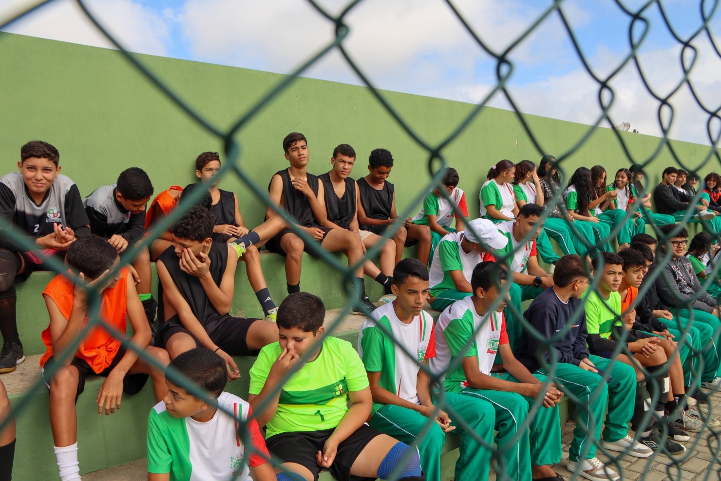 Secretaria de Educação entrega novos materiais esportivos para escolas municipais