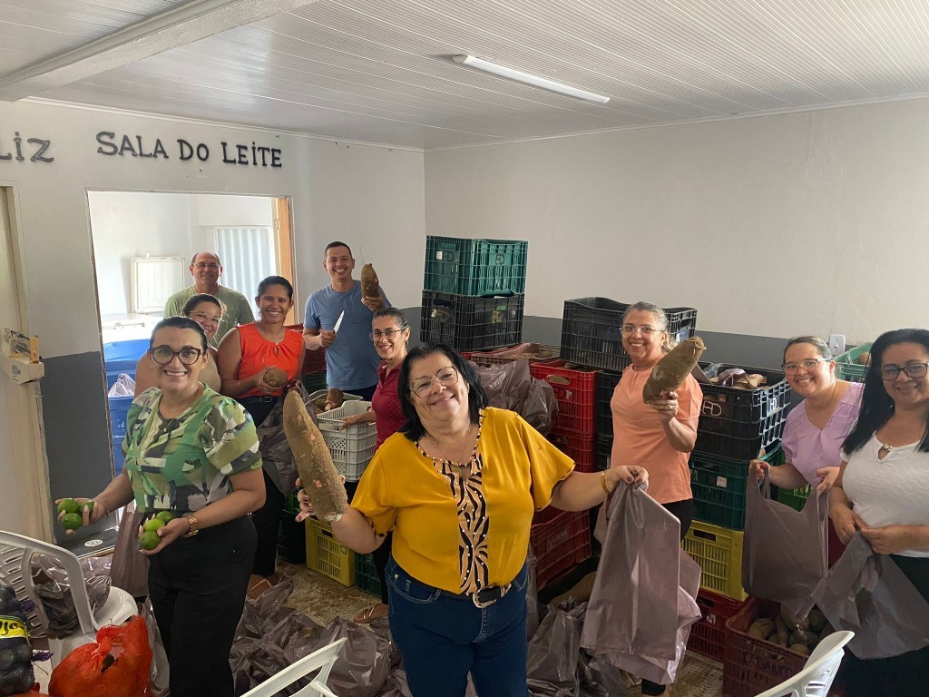 Secretaria de Assistência Social promove entrega de Macaxeira e Limão através do PAA