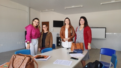 Secretária de Assistência Social de Nova Floresta realiza palestra na ECIT José Rolderick de Oliveira