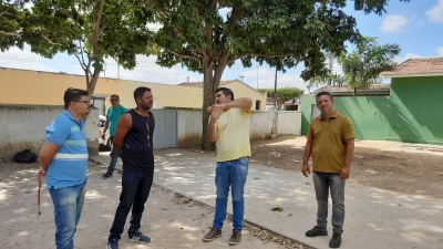 Prefeito Jarson acompanha início da substituição da cobertura metálica no Ginásio Alexandre Pereira Lima
