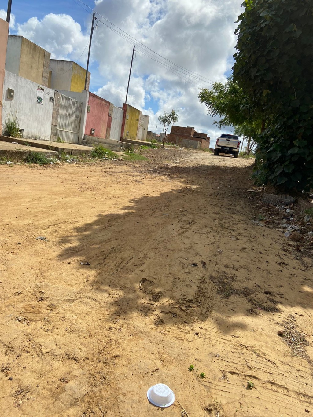 Prefeito Jarson Santos acompanha mais uma obra de pavimentação em paralelepípedo.