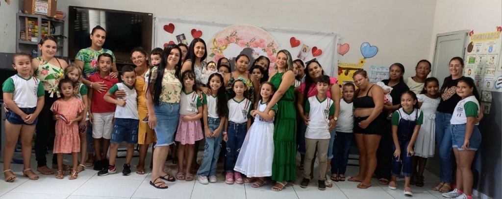 A Secretaria de Educação promove comemoração do Dia das Mães nas Escolas Municipais