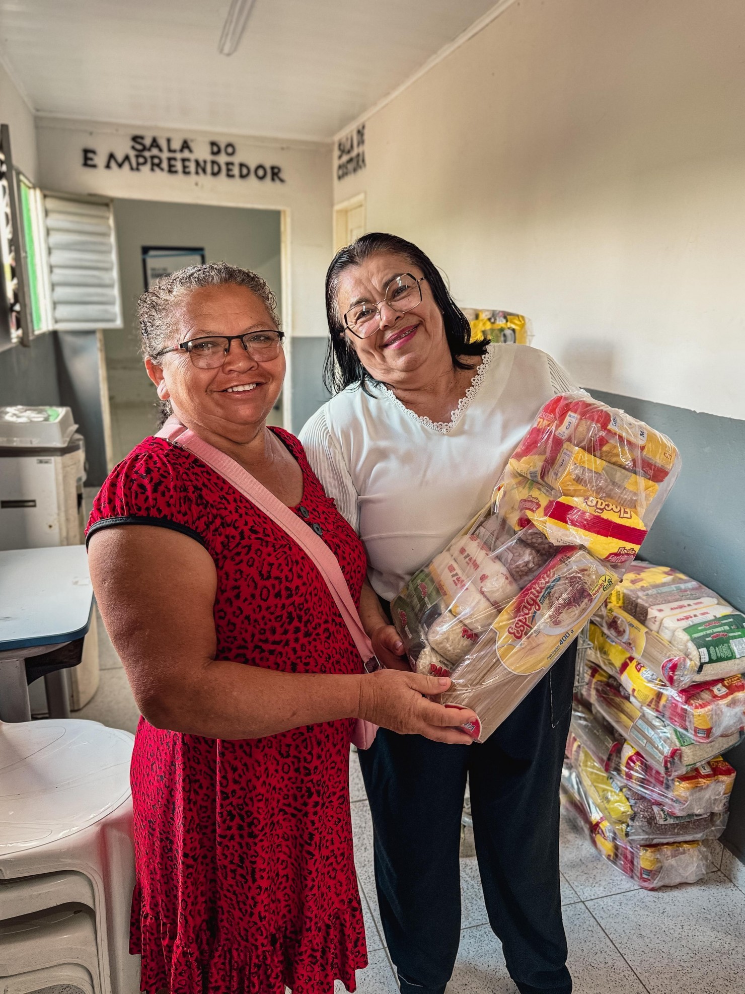 Secretaria de Assistência Social realiza entrega de cestas básicas a famílias em situação de vulnerabilidade