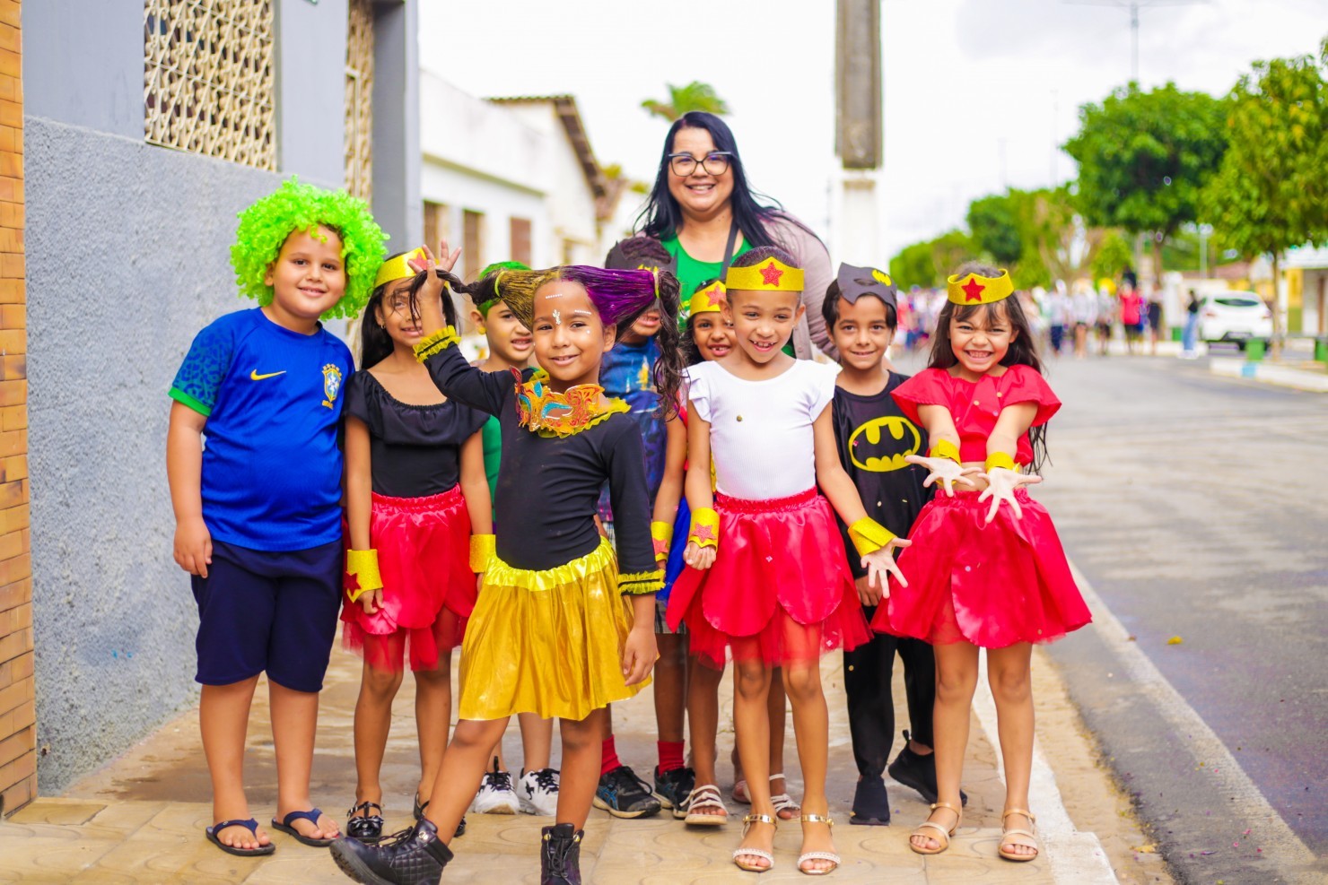 Bloco Escola Folia leva animação e alegria às ruas de Nova Floresta