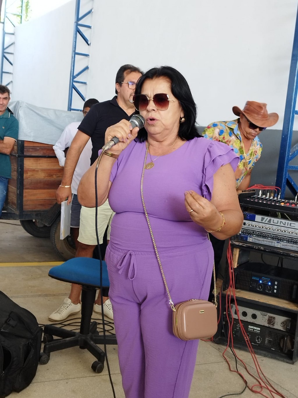 Prefeitura de Nova Floresta realiza Forró dos Idosos especial de Dia dos Pais e entrega fardamentos