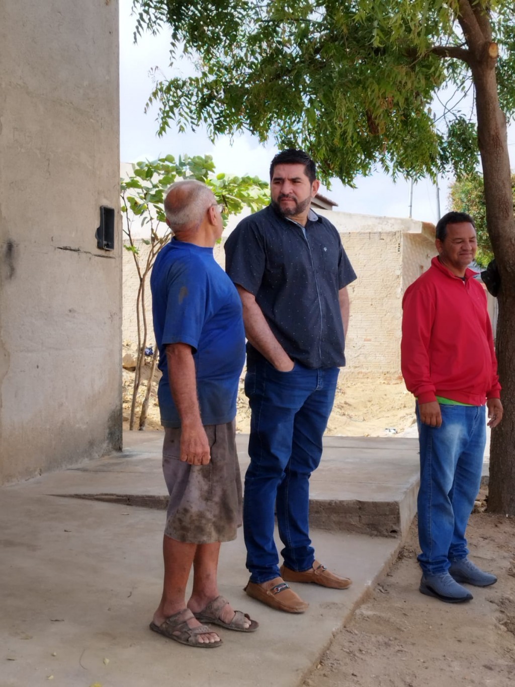 Prefeito Jarson acompanha obras de pavimentação na Rua 06 de Junho