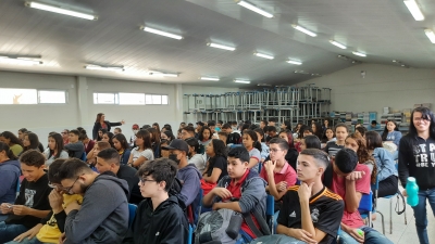 Secretária de Assistência Social de Nova Floresta realiza palestra na ECIT José Rolderick de Oliveira