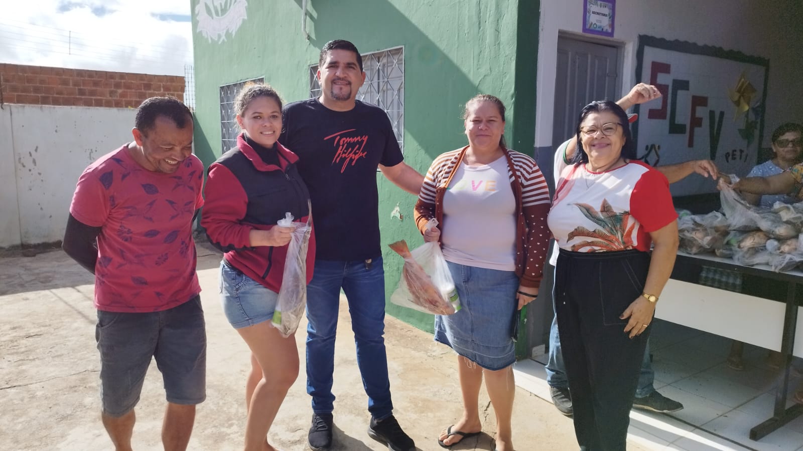 Prefeitura de Nova Floresta realiza entrega do Peixe da Semana Santa