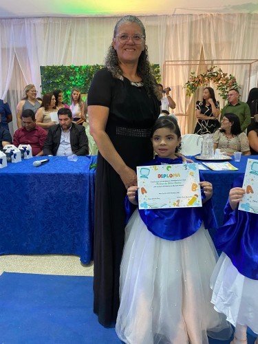 Prefeitura de Nova Floresta e Secretaria de Educação realizam Formatura das Escolas Municípais