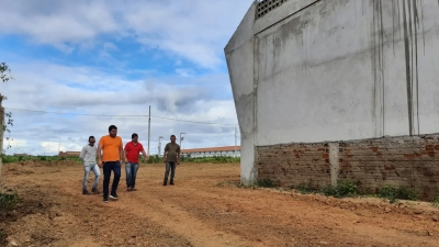 Prefeito Jarson acompanha retomada das obras de ginásio