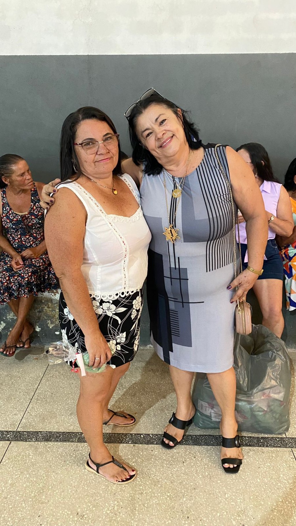 Prefeitura de Nova Floresta promove comemoração do Dia das Mães no Forró dos Idosos