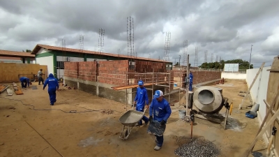 Prefeito Jarson acompanha obras de construção de Auditório anexo à Escola Delane Santos