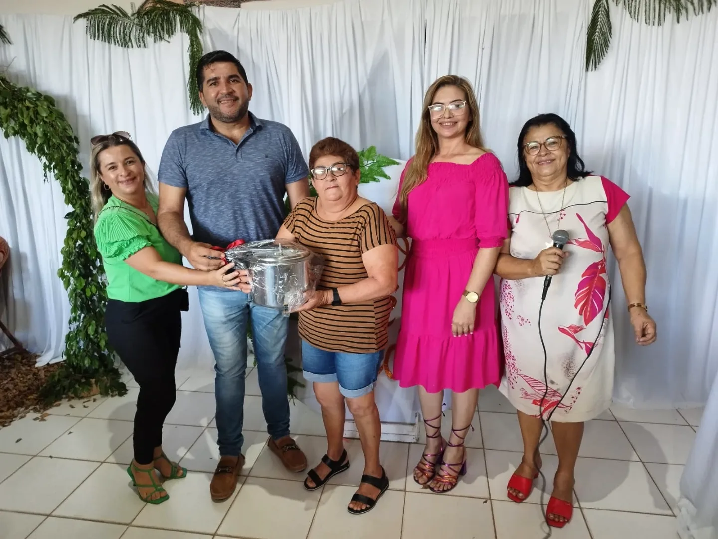 Prefeitura de Nova Floresta promove comemoração do Dia das Mães no SCFV