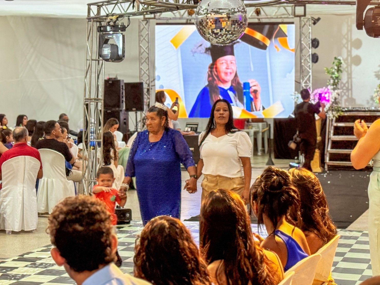 Formatura dos alunos do 9º ano e da EJA marca a noite desta quinta-feira (11)