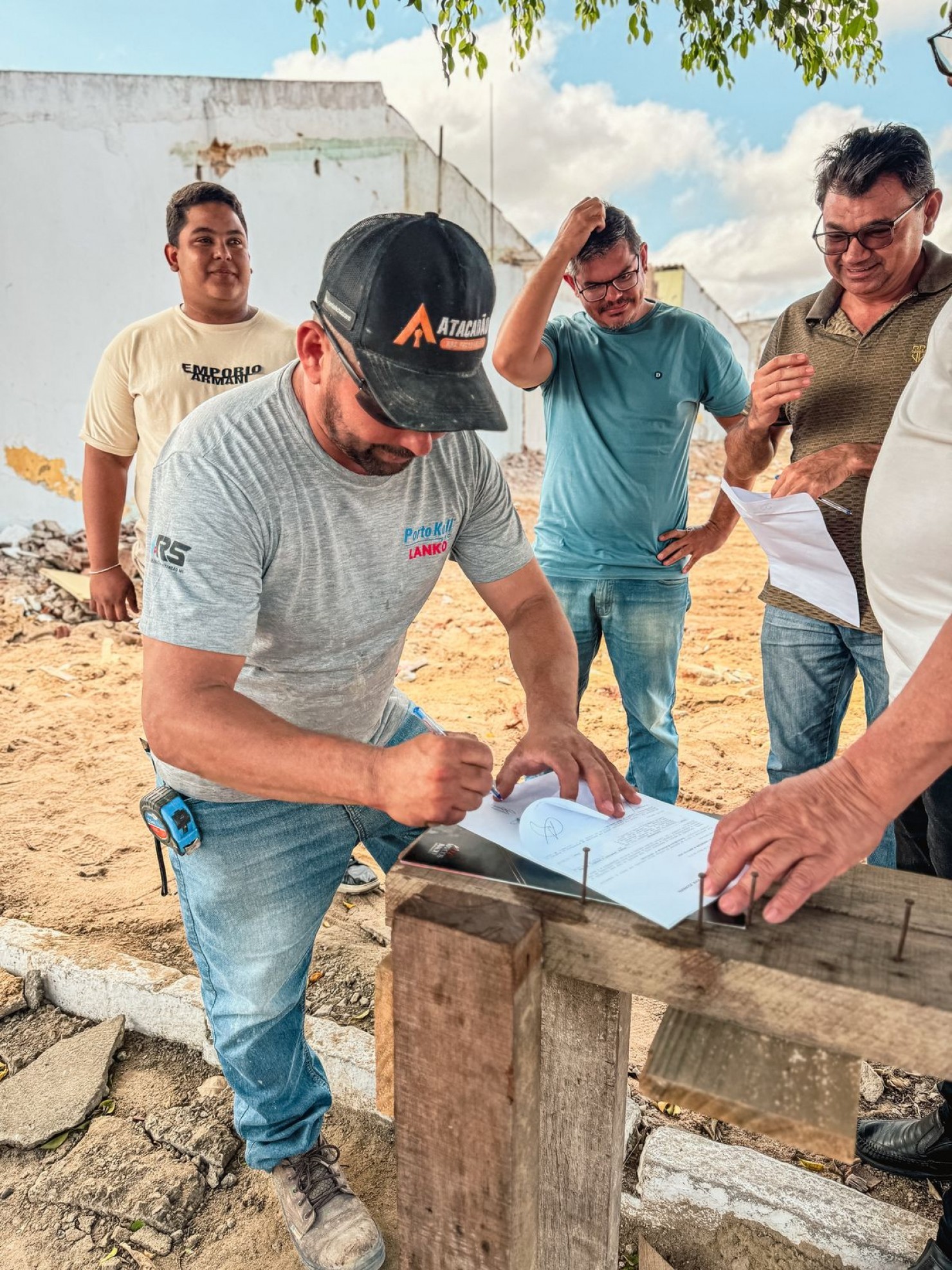 Nova Floresta ganha investimentos na educação e no lazer: iniciadas as obras do Centro de Administração e Formação de Professores e da nova praça