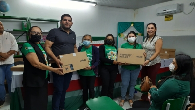 Prefeitura de Nova Floresta entrega notebooks para professores da Rede Municipal de Ensino