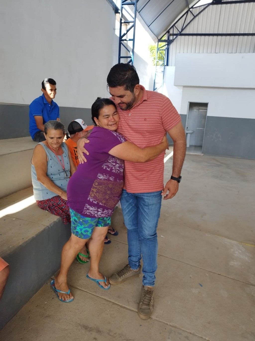 Prefeitura de Nova Floresta realiza Forró dos Idosos especial de Dia dos Pais e entrega fardamentos
