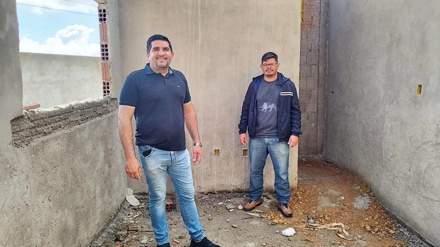 Prefeito Jarson acompanha obras de construção de nova creche