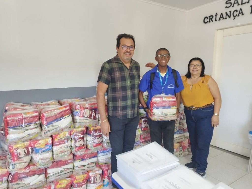 Prefeitura de Nova Floresta realiza entrega de cestas básicas.