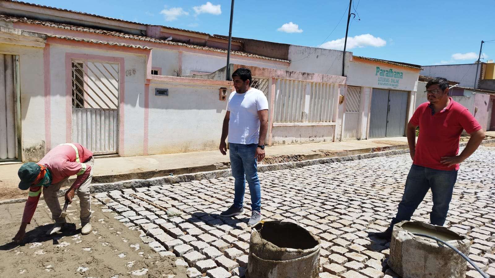 Prefeito Jarson acompanha obras de pavimentação da rua Antônio André dos Santos