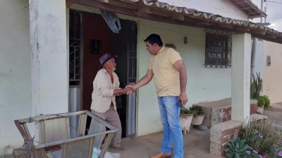 Prefeito Jarson acompanha obras de pavimentação de trechos de ruas no bairro Maria Faustino