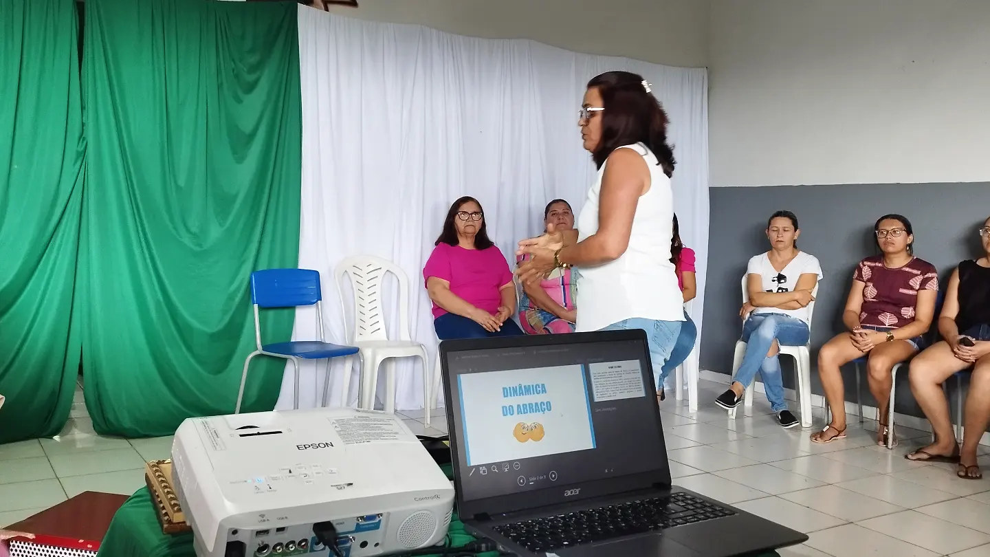 Equipe do Criança Feliz realiza reunião com mães das crianças cadastradas do programa