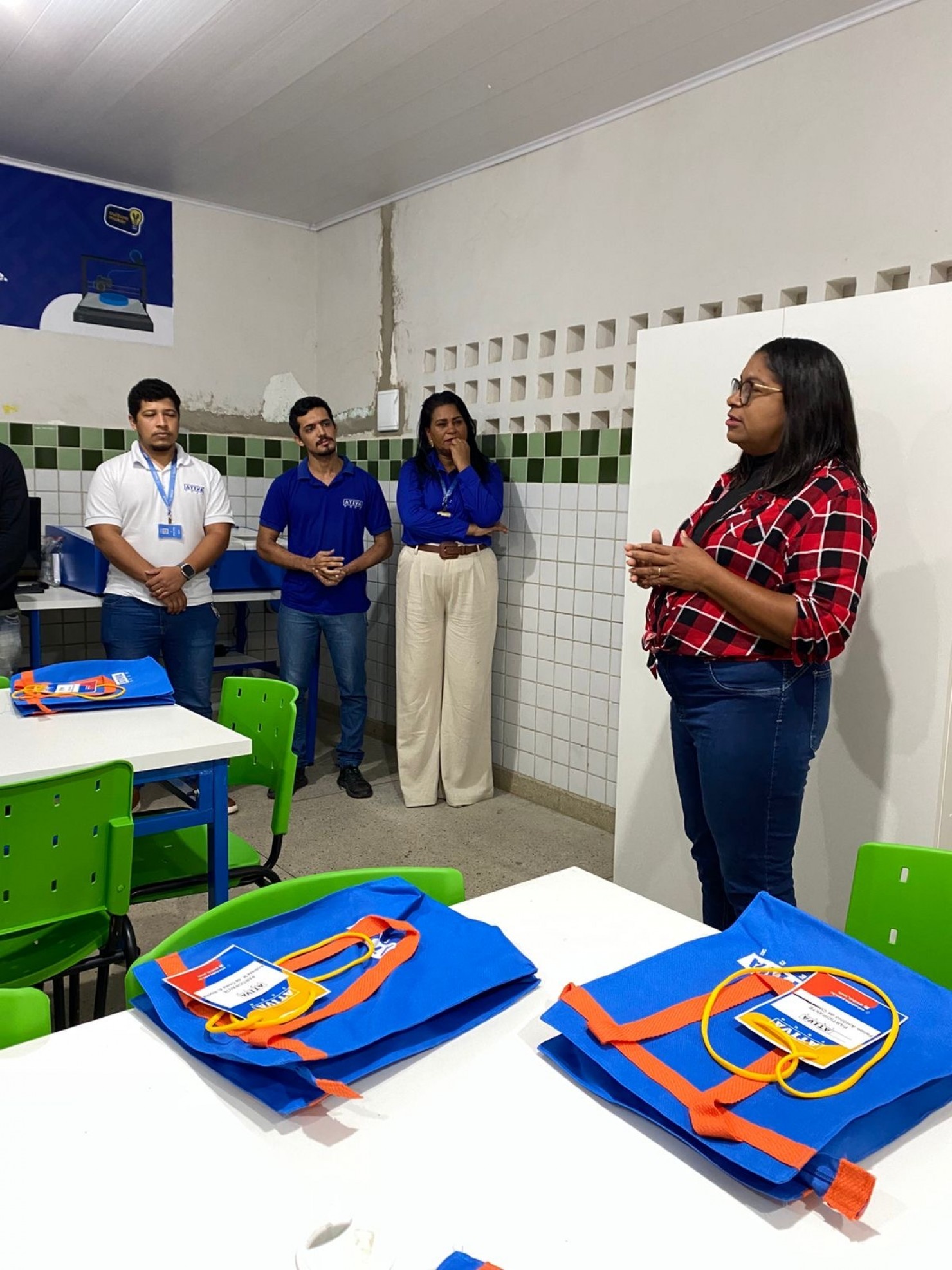 Professores participam de formação para uso da Sala Maker na Escola Papa Paulo VI