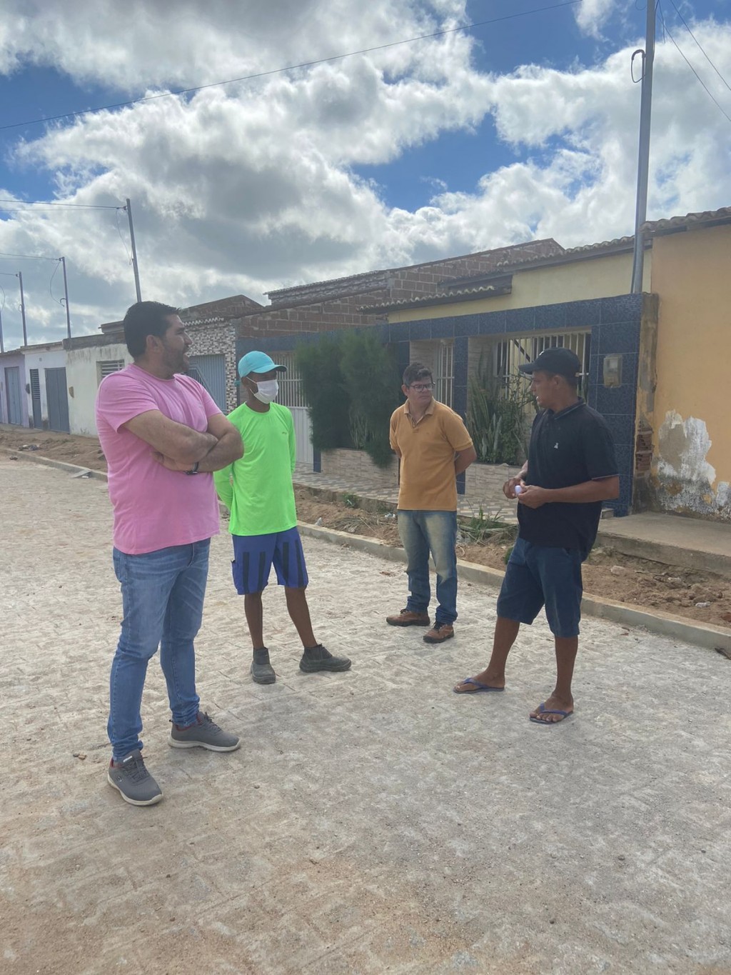 Prefeito Jarson Santos vistoria conclusão de mais uma obra de pavimentação em paralelepípedo.
