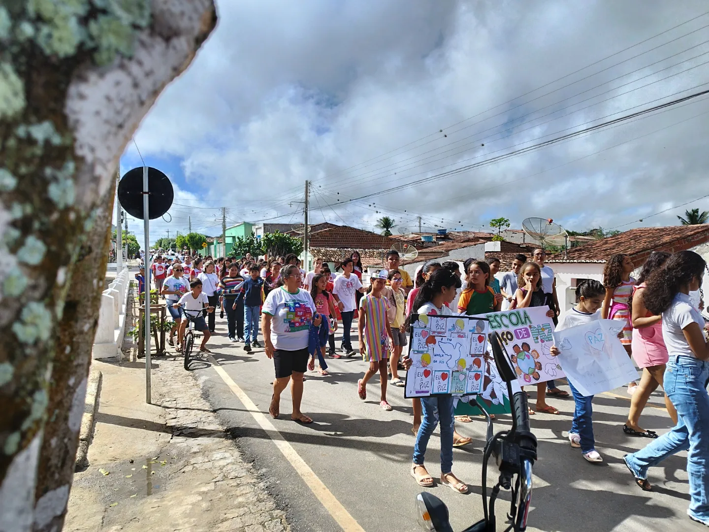 Secretaria de Educação promove caminhada pela Cultura de Paz