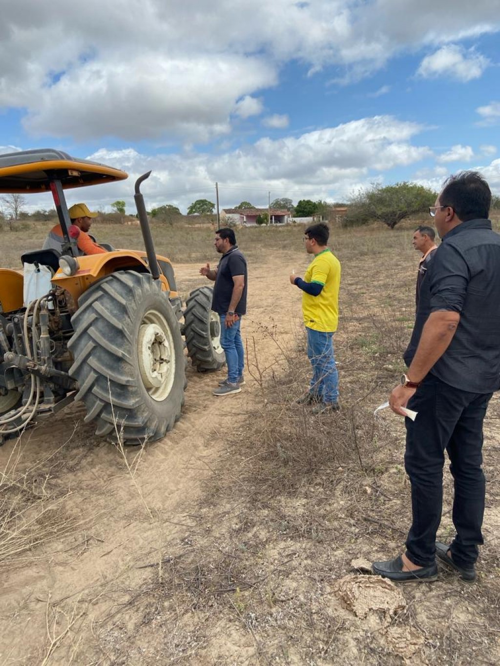 Prefeito Jarson acompanha limpeza de Reservatório na Caatinga