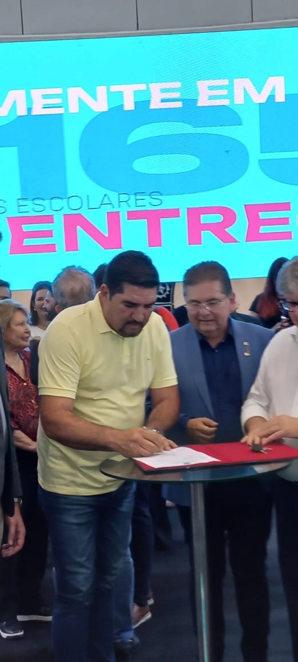 Nova Floresta recebe mais um ônibus escolar do Governo do Estado