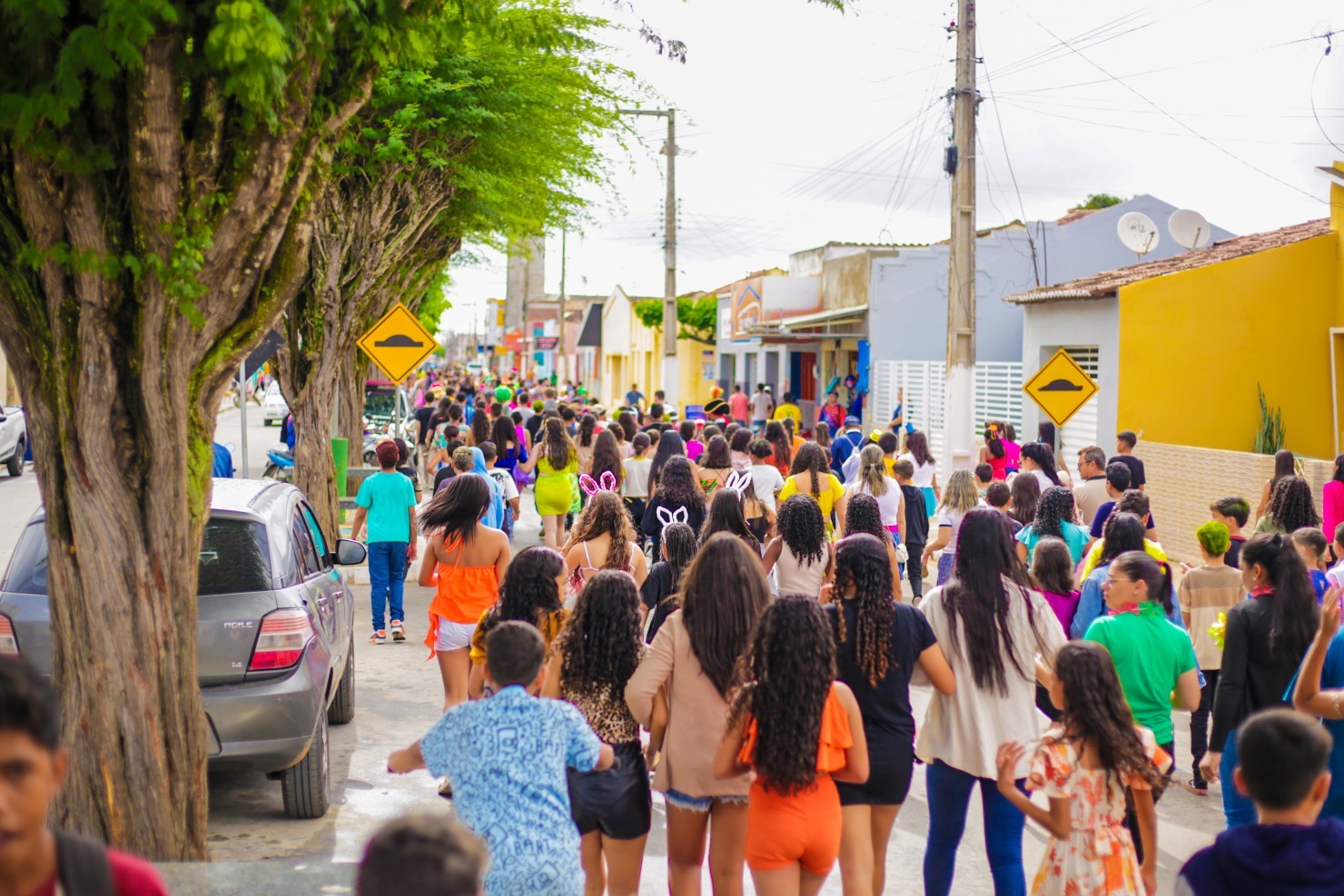 Bloco Escola Folia leva animação e alegria às ruas de Nova Floresta