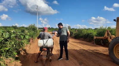 Prefeito Jarson acompanha trabalhos de recuperação de estradas vicinais na zona rural