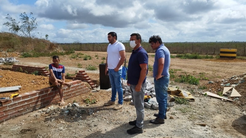 Prefeito Jarson acompanha obras de construção do Galpão de Reciclagem