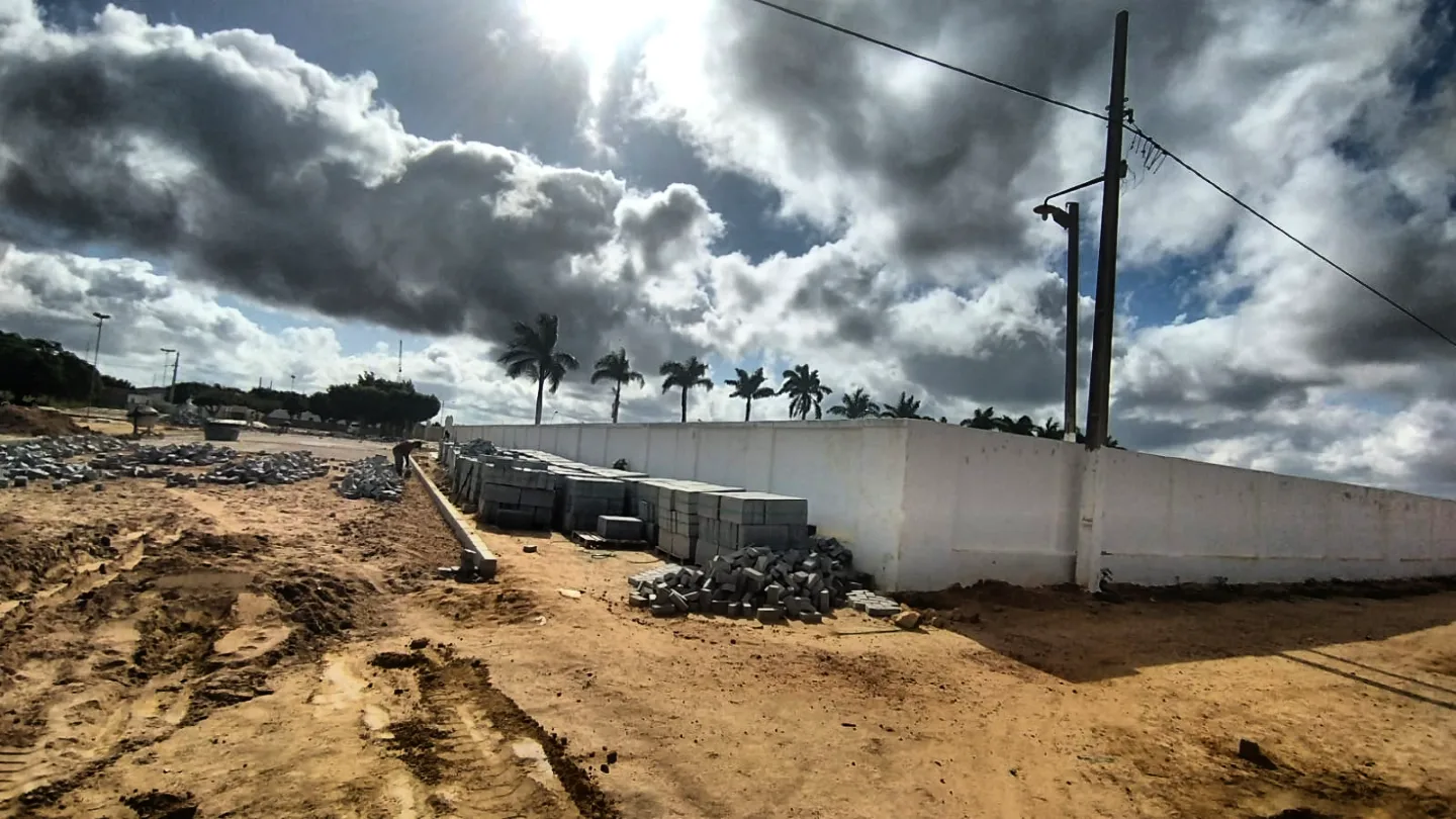 Prefeito Jarson acompanha obras de construção do Cemitério