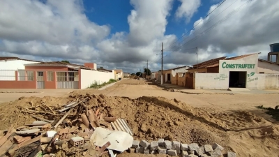Prefeito Jarson acompanha obras de pavimentação da rua Antônio Maximino