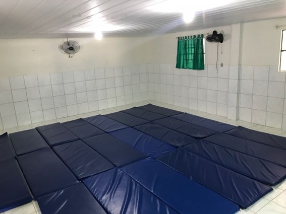 Prefeitura Municipal e Sec. de Educação, realizam reforma dos Colchonetes da Creche Gerusa Dantas.