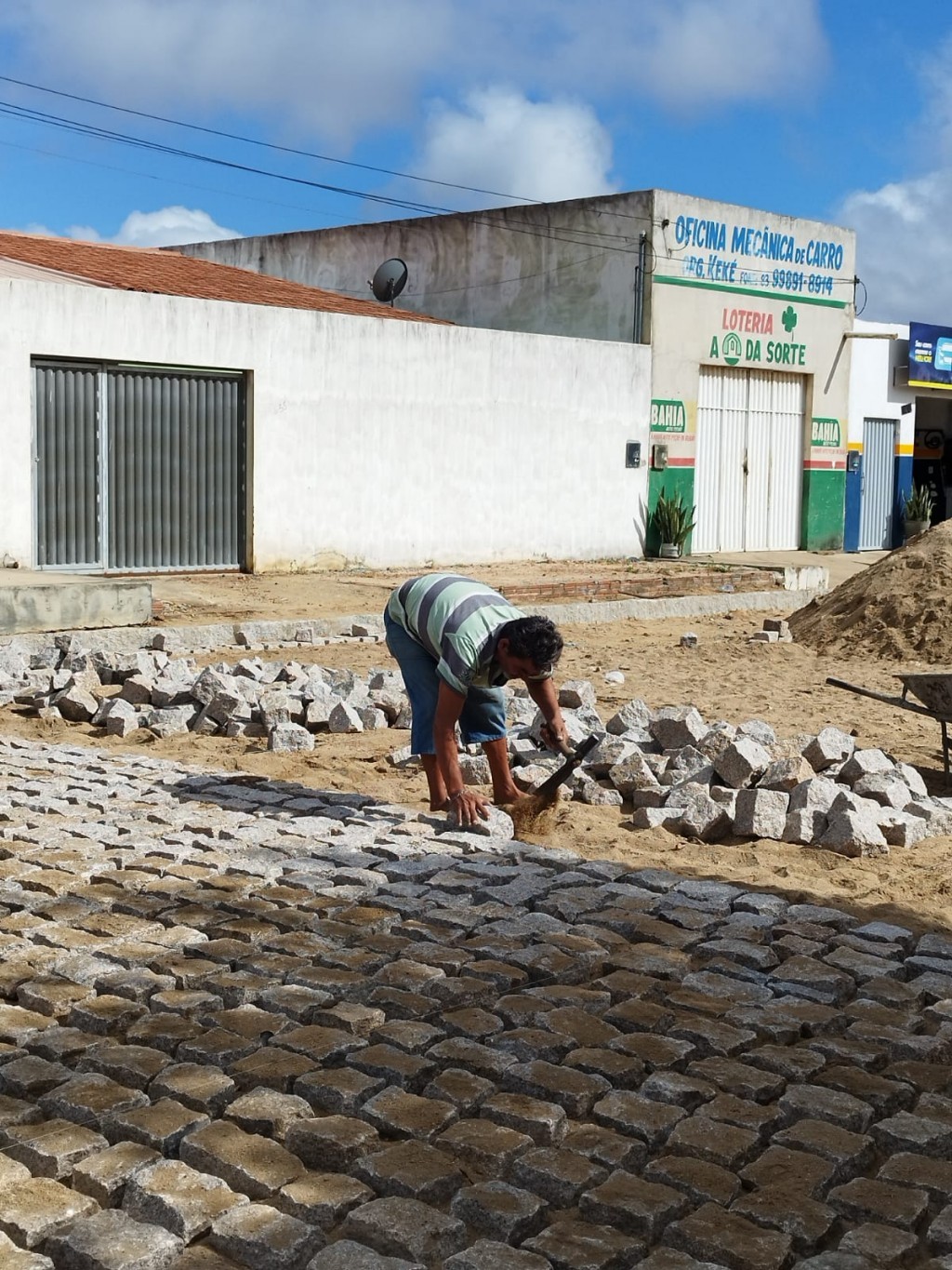Prefeito Jarson acompanha obras de pavimentação na Rua 06 de Junho