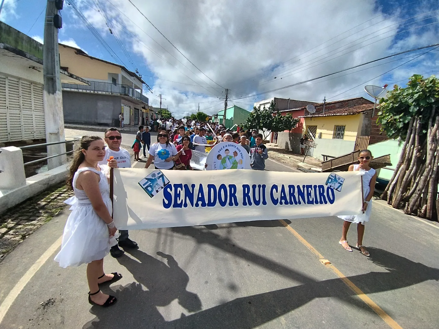 Secretaria de Educação promove caminhada pela Cultura de Paz