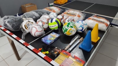 Esporte de Nova Floresta recebe kits de materiais esportivos para retomada das atividades